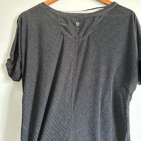 PrAna Women’s Gray Helani Sheer Athletic High-Low Tee Size Small EUC - Picture 8 of 11
